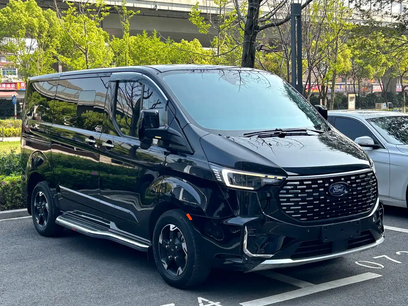 Ford Tourneo 2023 2.0T Automatic Premium Edition фото 3