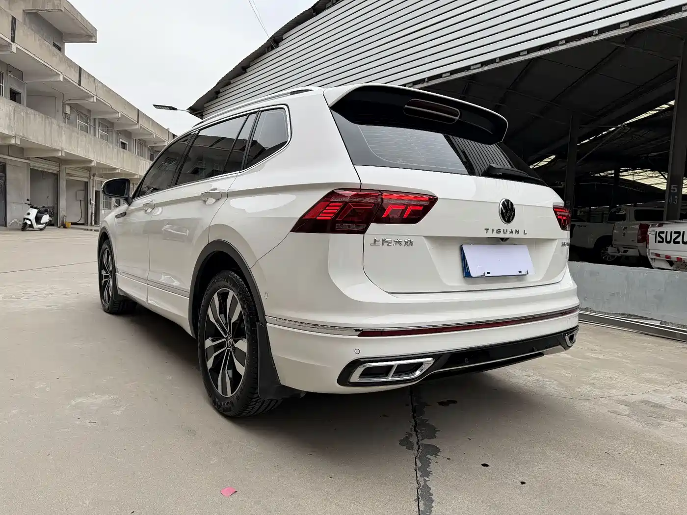 Volkswagen Tiguan L 2022 330TSI Auto 2WD R-Line Premium Edition фото 16