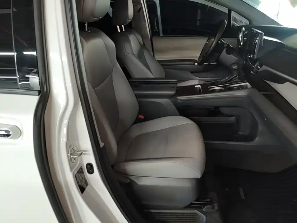 Toyota Granvia 2025 2024 2.5L Hybrid Comfort