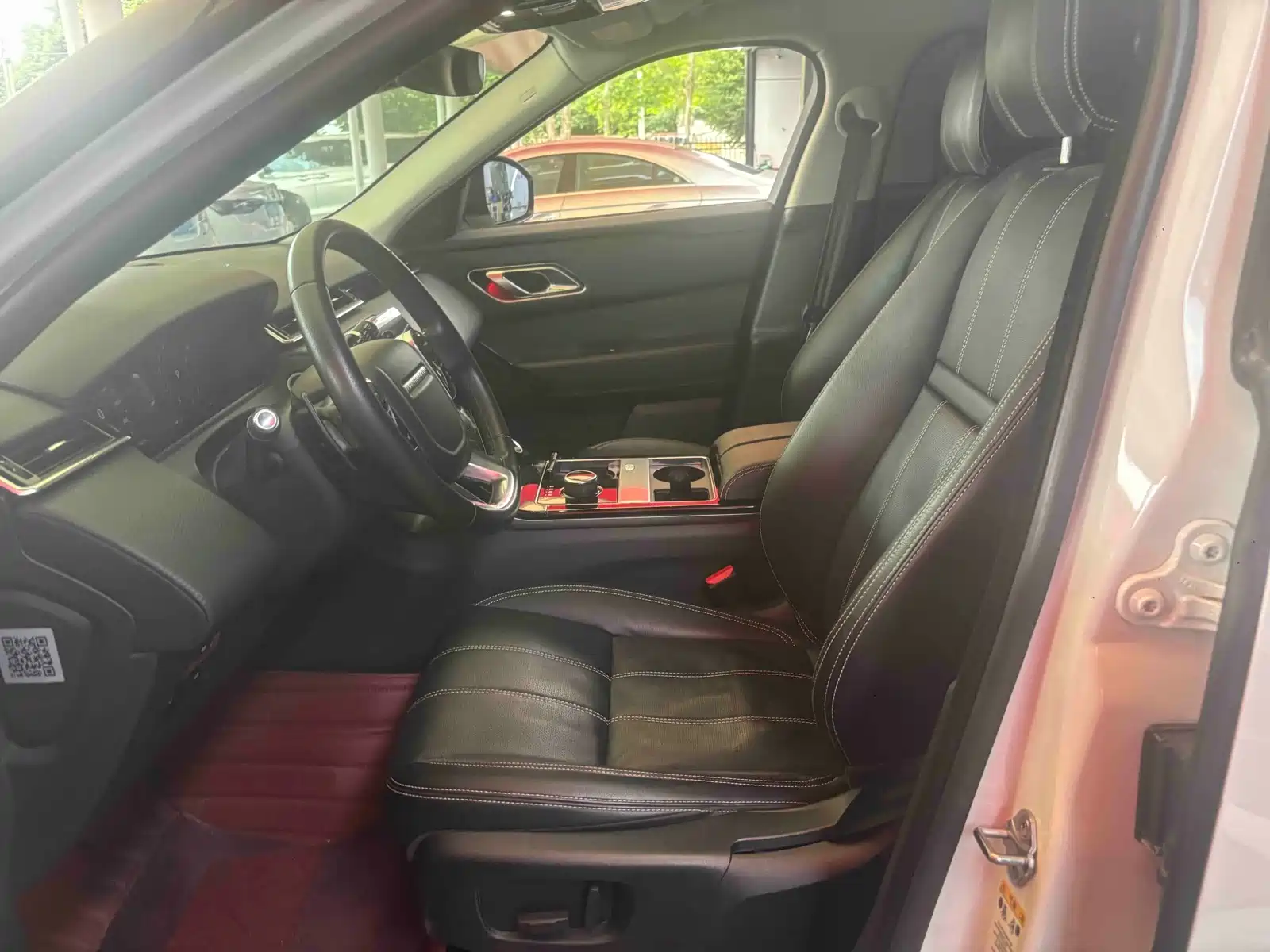 Фото 4 - Land Rover Range Rover Velar
