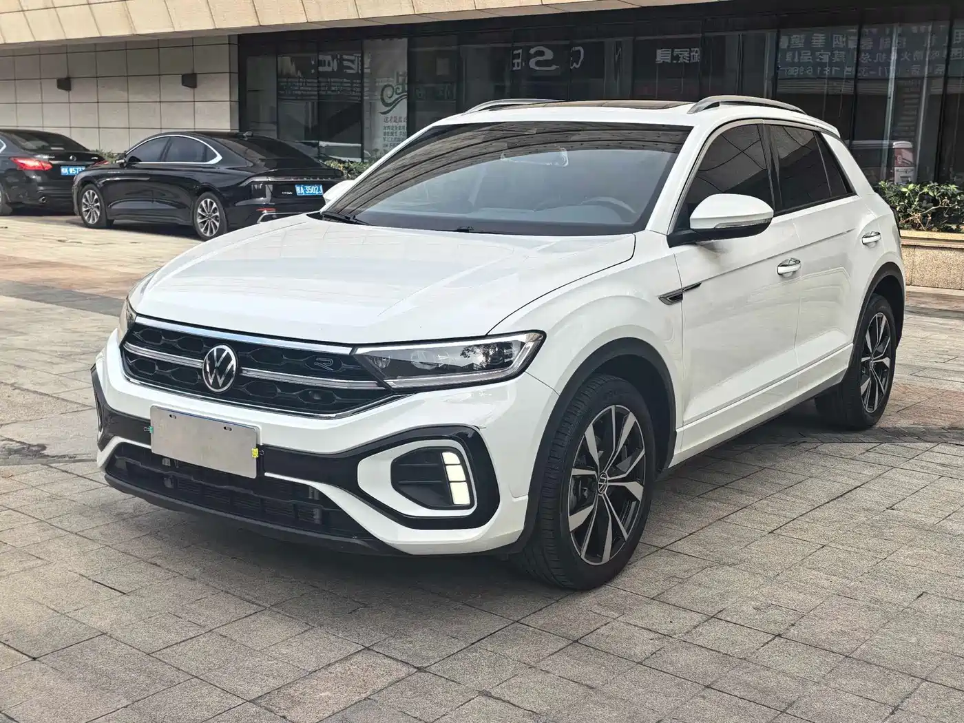 VOLKSWAGEN T-ROC EXPLORING SONGS