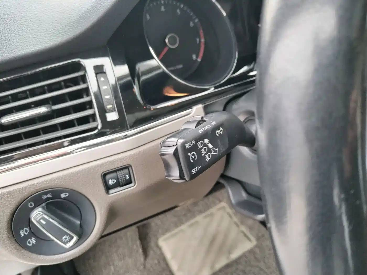 Volkswagen Bora 2014 1.6L Automatic Comfort Edition фото 14
