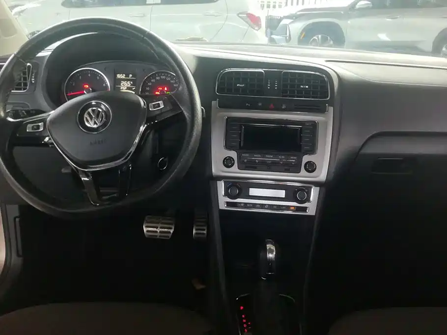 Volkswagen Polo 2014 2014 1.6L Cross Polo Automatic