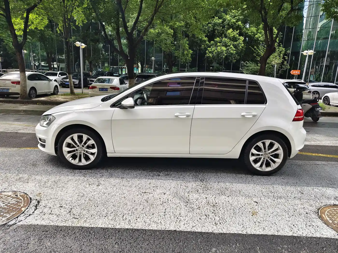 Фото 3 - Volkswagen Golf