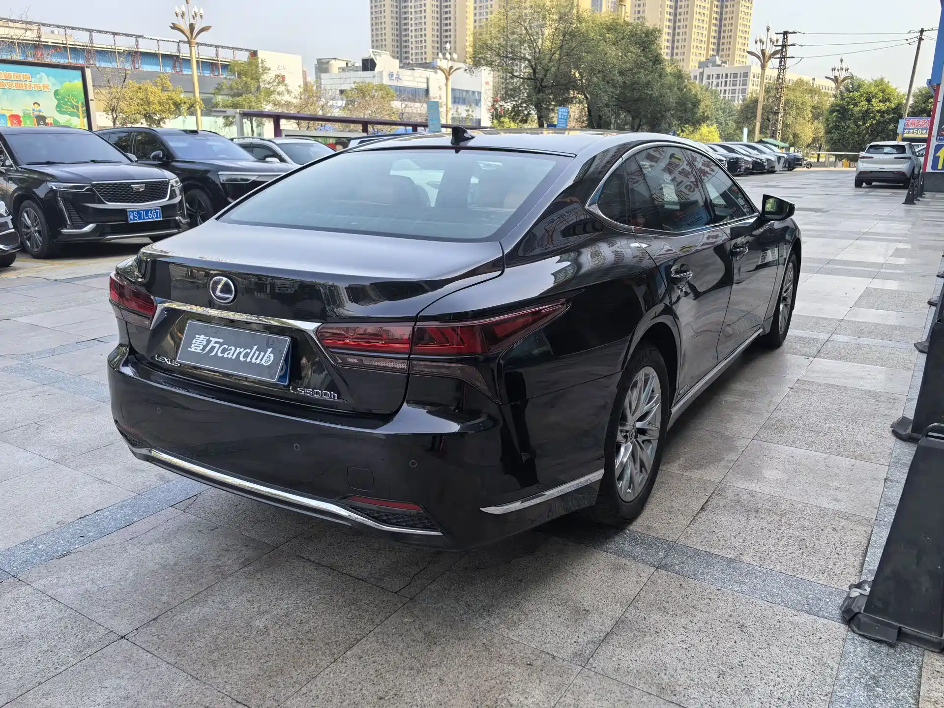 Фото 15 - Lexus LS