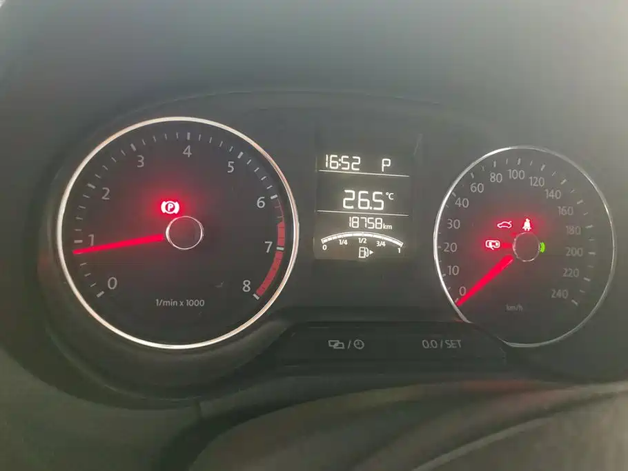 Volkswagen Polo 2014 2014 1.6L Cross Polo Automatic
