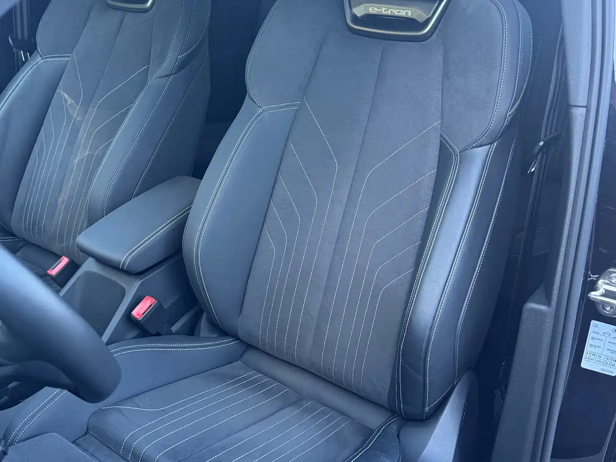 Фото 28 - Audi Q5 e-tron
