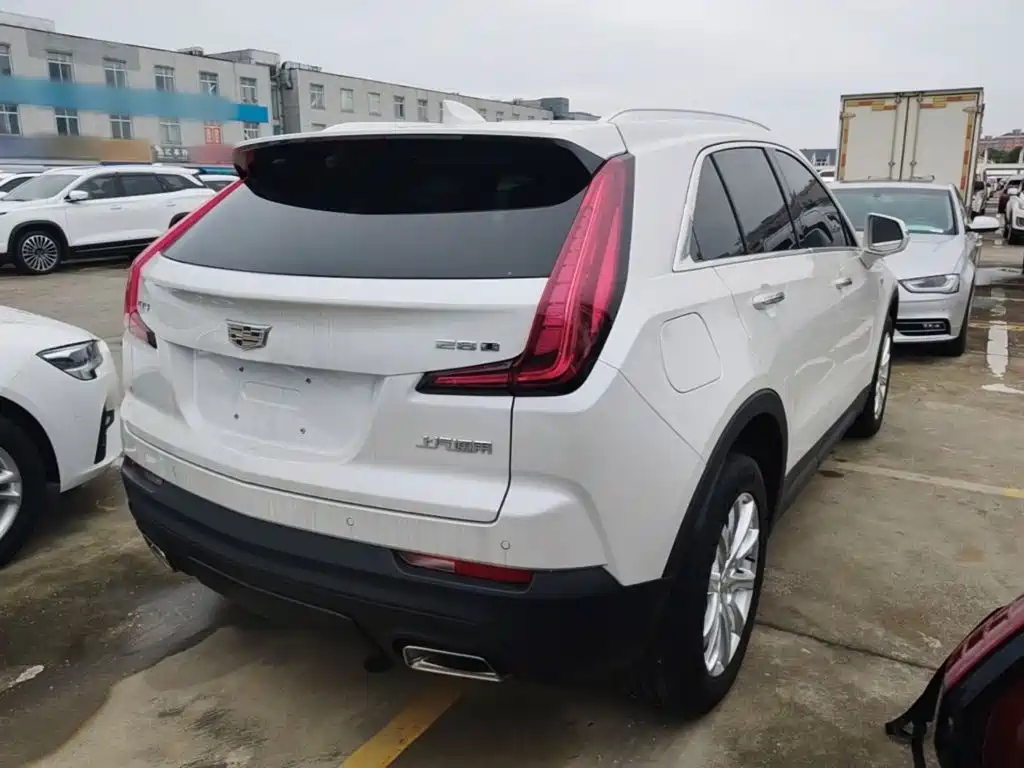 صورة 7 - Cadillac XT4