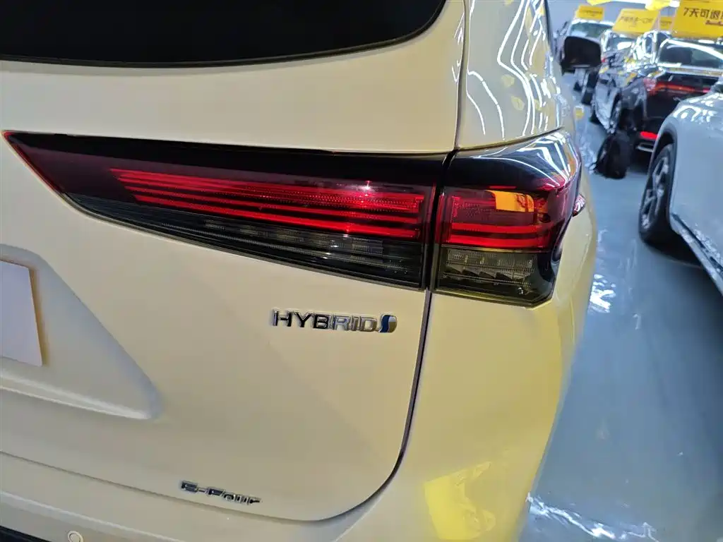 Toyota Crown Kluger 2023 2.5L HEV AWD Elite Edition фото 24