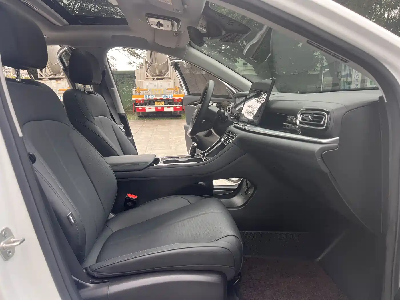 Photo 7 - Geely Emgrand