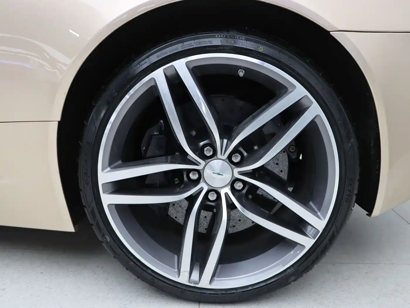 Aston Martin Virage 2012 6.0 Coupe фото 9