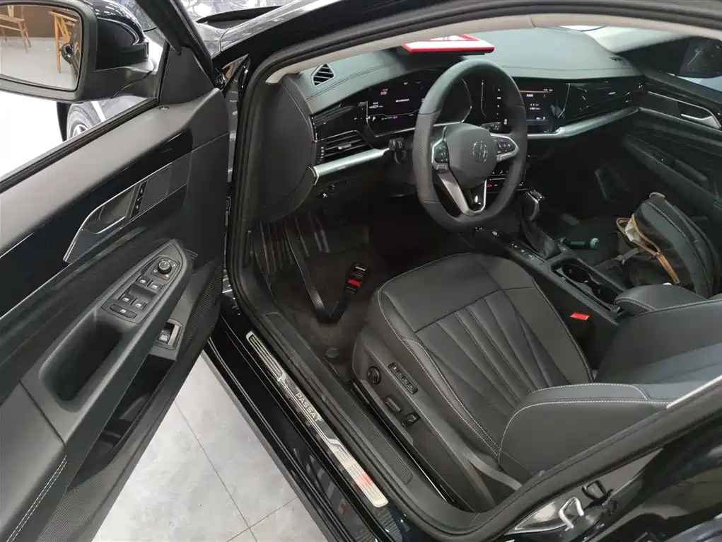 Volkswagen Passat 2025 Outstanding 380TSI Dragon Soaring Edition фото 16