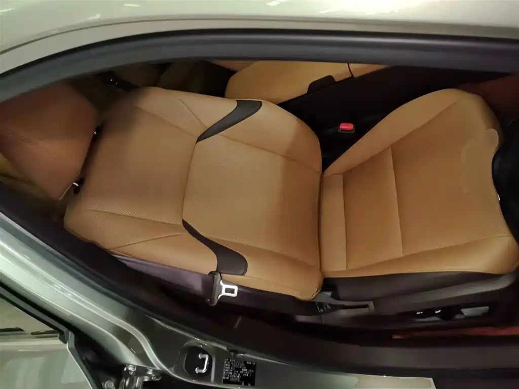 صورة 17 - Lexus ES