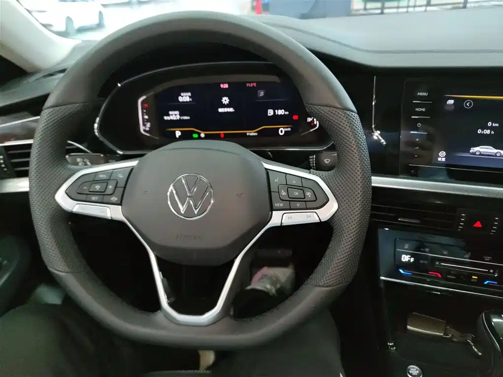 Volkswagen Passat 2025 Outstanding 380TSI Dragon Soaring Edition фото 10