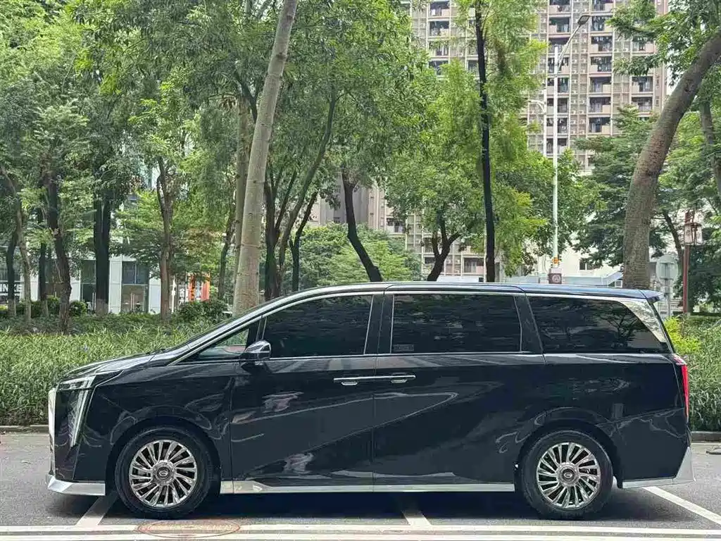 Photo 2 - GAC Trumpchi Trumpchi M8
