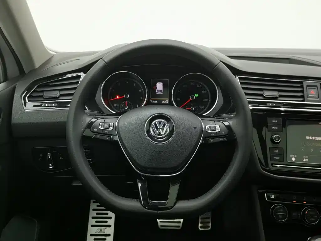Фото 11 - Volkswagen Tiguan L