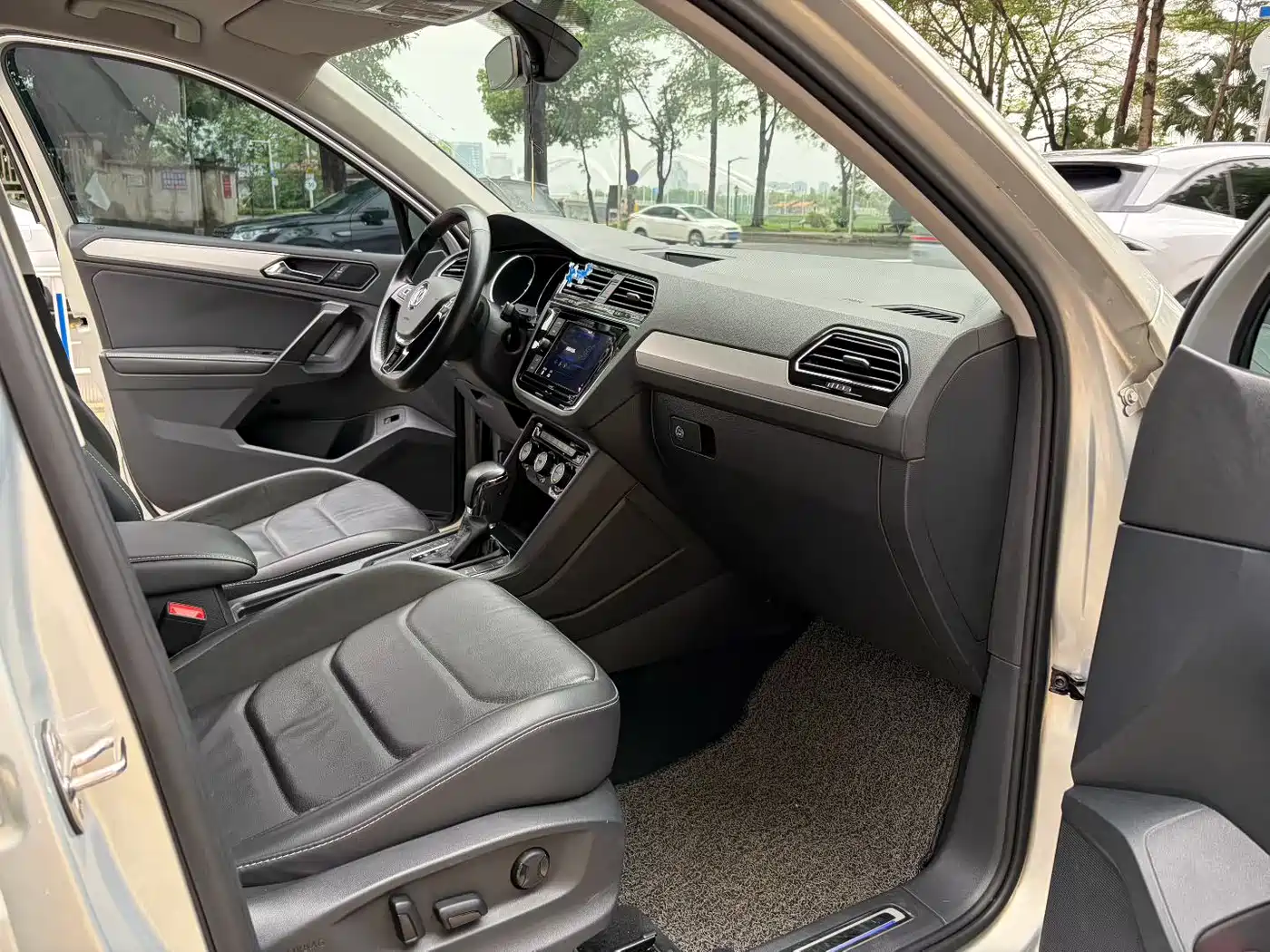 VOLKSWAGEN TIGUAN L NEW ENERGY