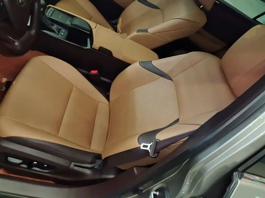 صورة 8 - Lexus ES