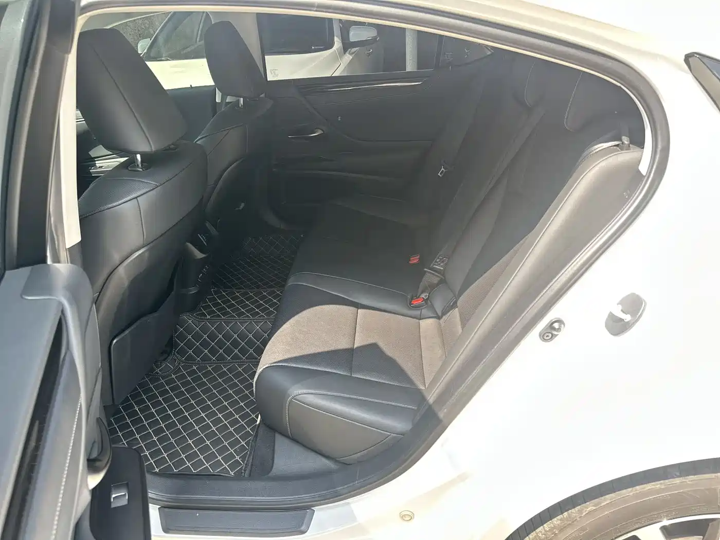 Lexus ES 2021 260 Excellence Edition фото 4