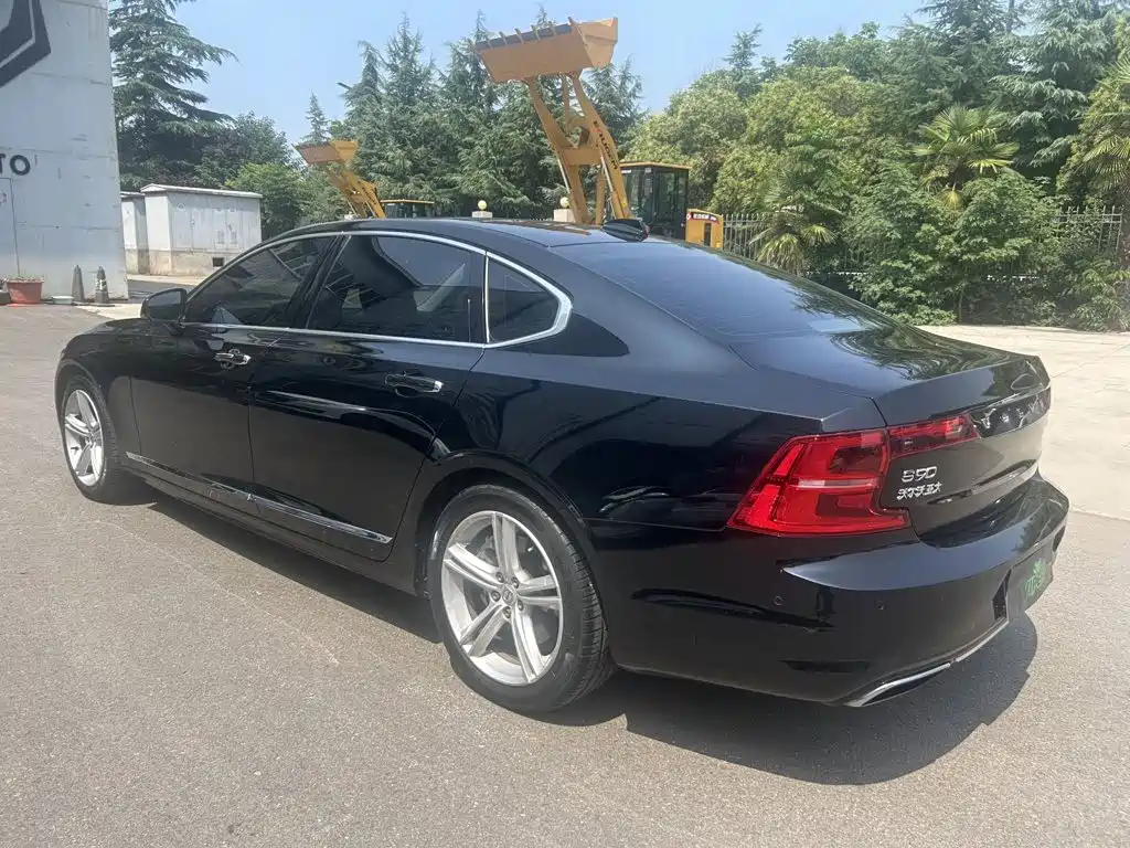 Фото 6 - Volvo S90