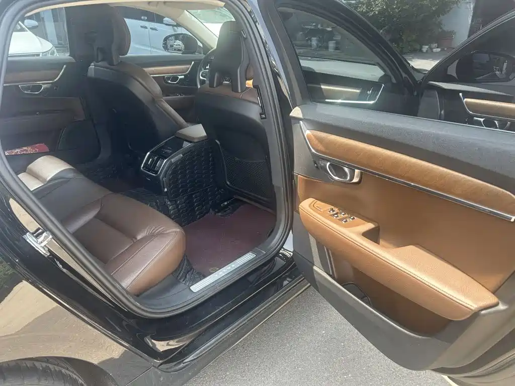 Фото 9 - Volvo S90
