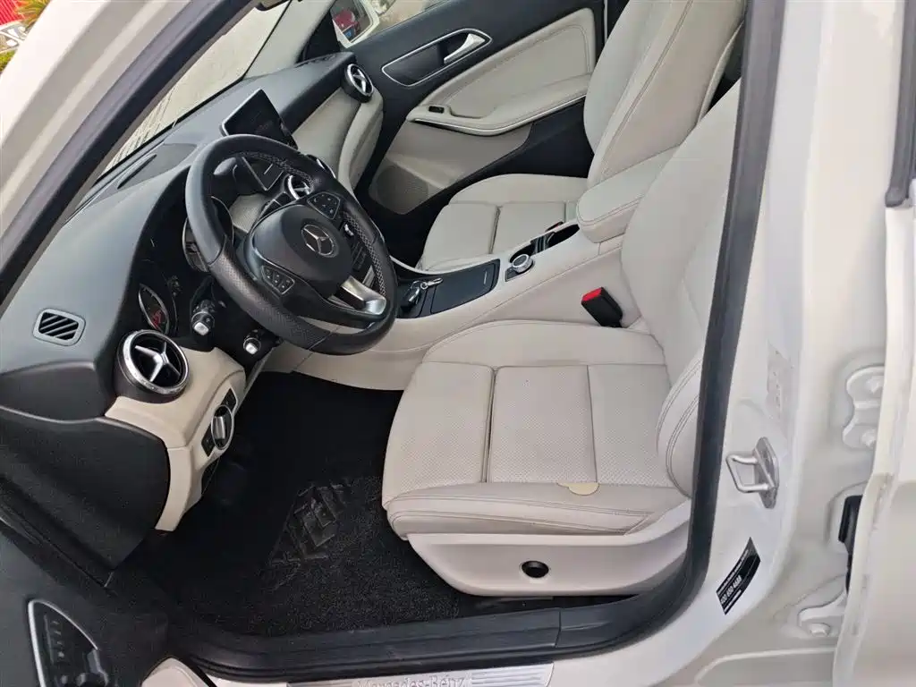 Mercedes-Benz GLA 2016 GLA 200 Dynamic фото 15
