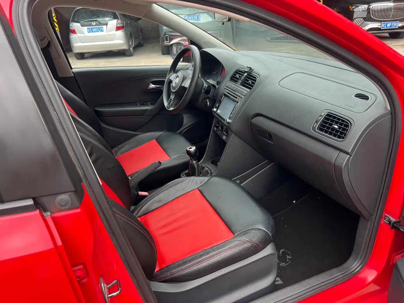 Volkswagen Polo 2013 1.4L Manual Trend Edition фото 15