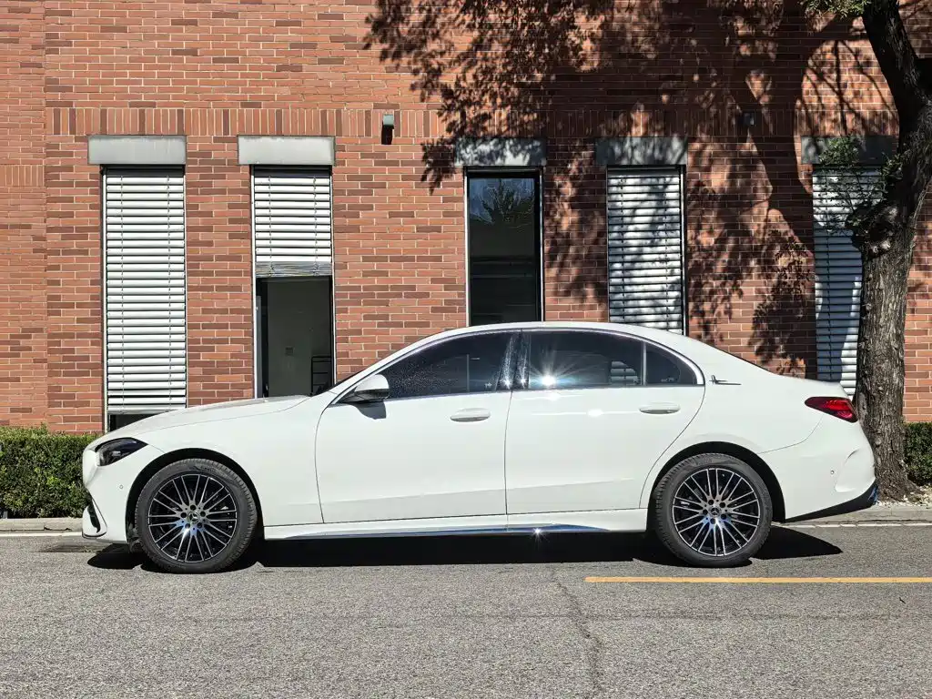 Фото 11 - Mercedes-Benz C-Class