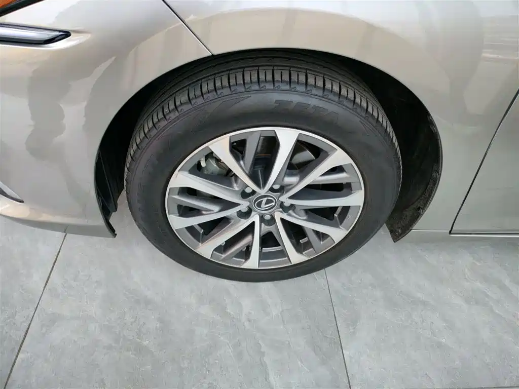 Lexus ES 2021 200 Excellence Edition фото 23