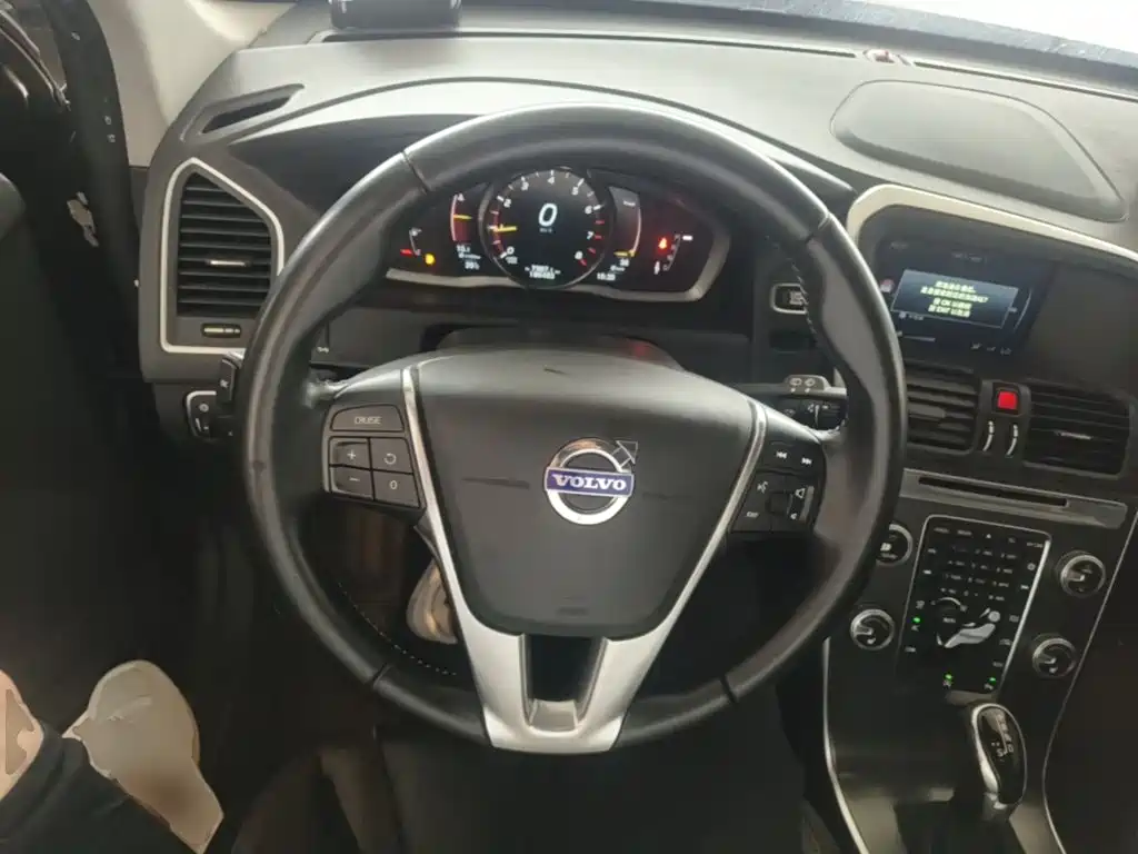 Фото 11 - Volvo XC60