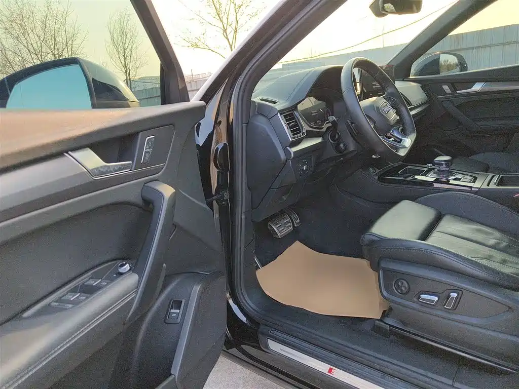 Audi Q5L 2024 Model 40 TFSI Luxury Dynamic фото 12