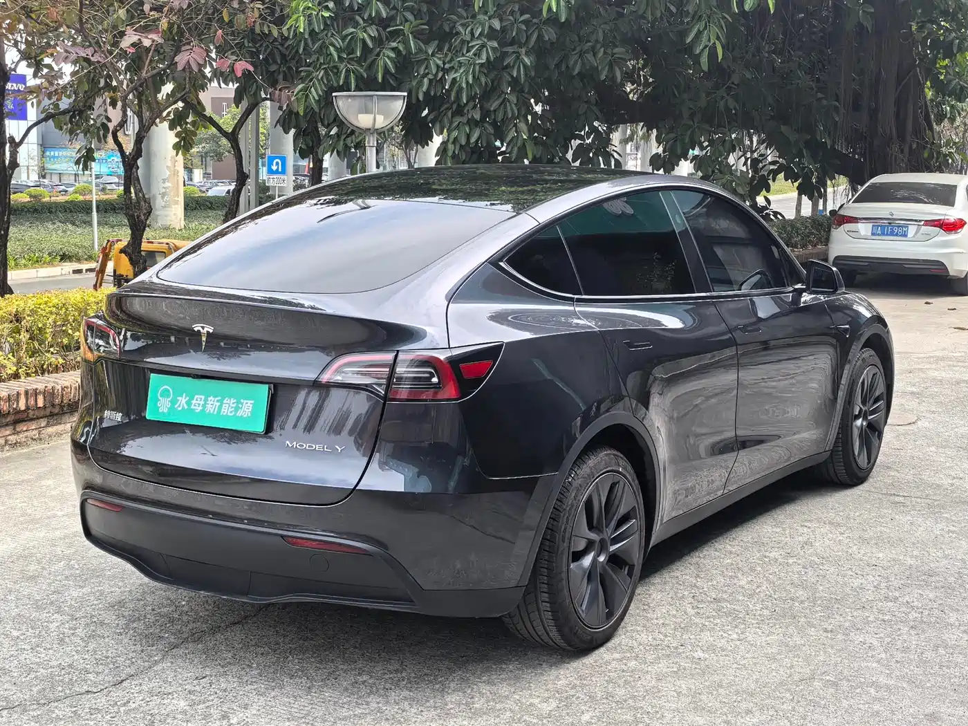 TESLA MODEL Y