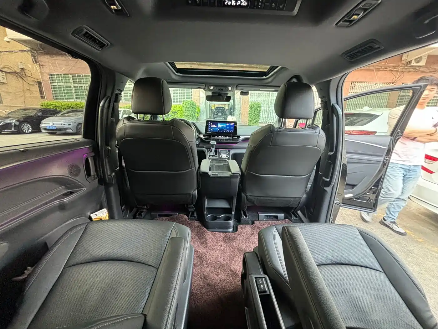 Toyota Sienna 2023 2.5L Hybrid Premium Edition фото 17