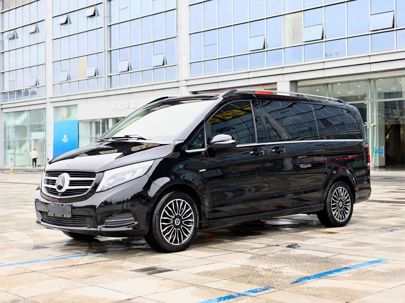 Фото 1 - Mercedes-Benz V-Class
