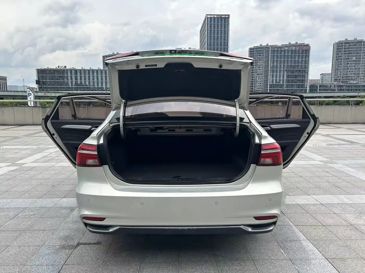 Roewe i6 New Energy 2018 2017 45T Hybrid Connected Smart Enjoyment Edition