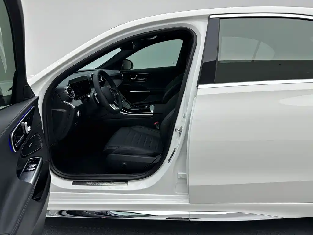 Photo 16 - Mercedes-Benz C-Class