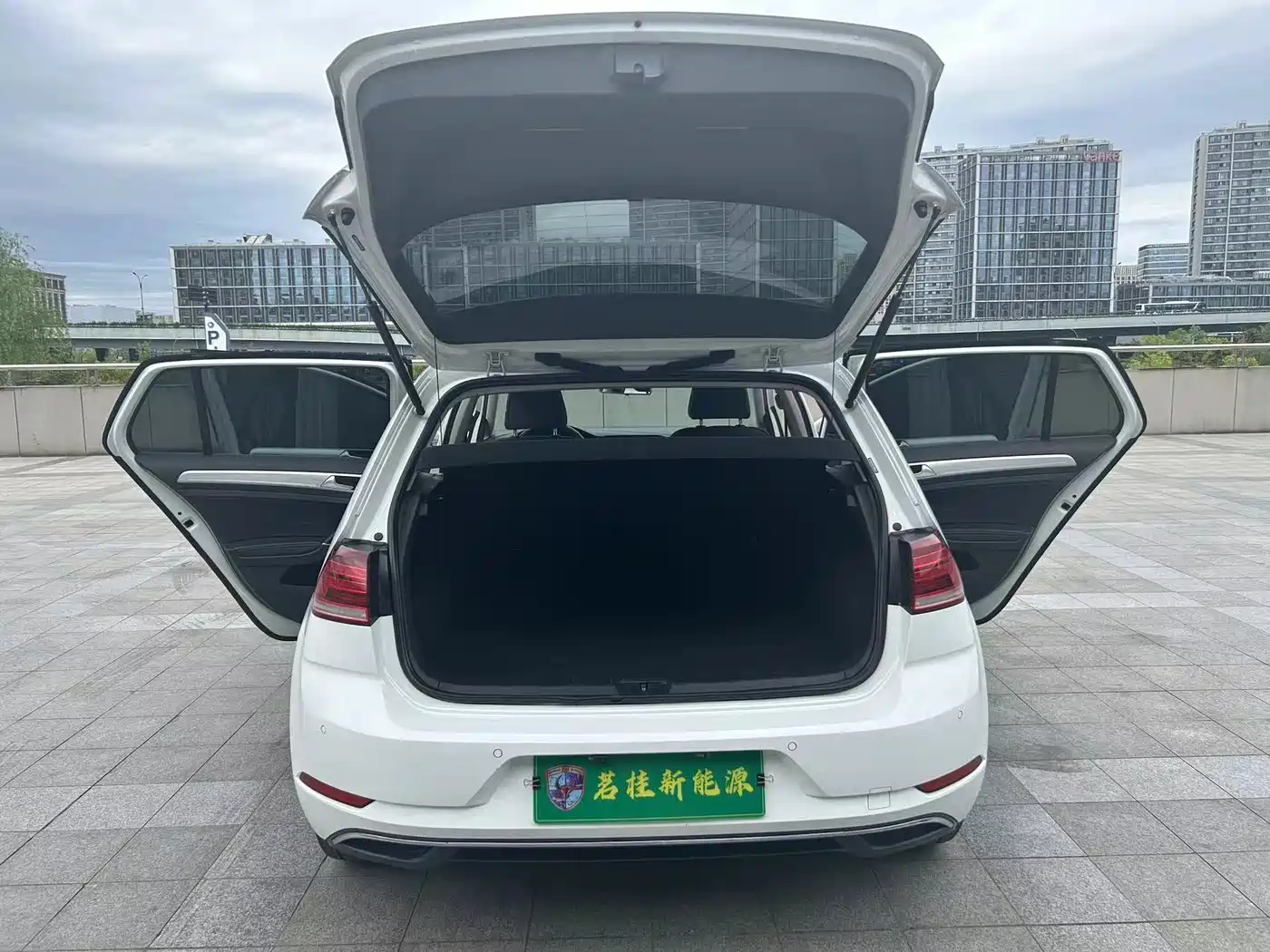 VOLKSWAGEN GOLF*PURE ELECTRICITY