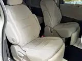 Photo 17 - Toyota Sienna