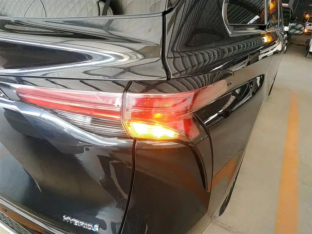 Toyota Granvia 2023 2.5L Hybrid Prestige PLUS Edition фото 24