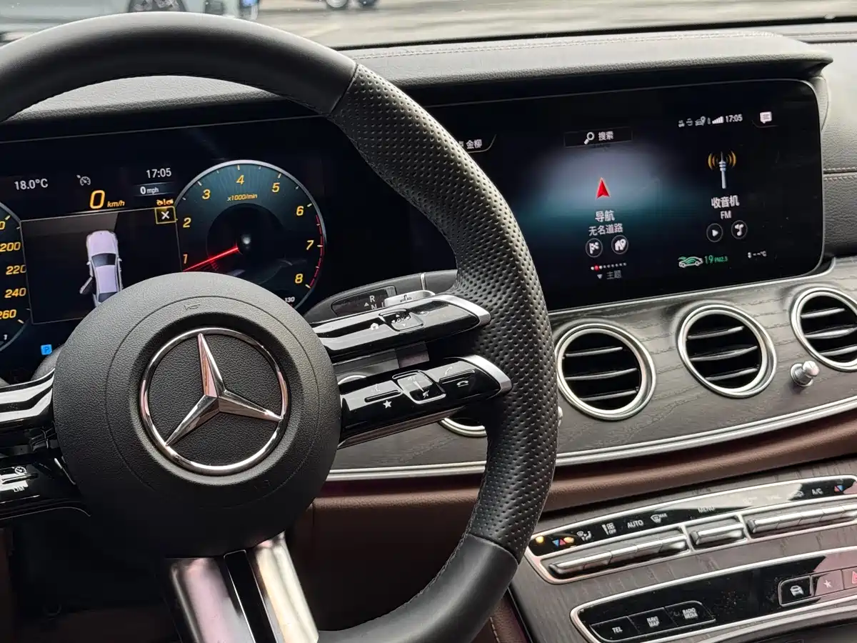 Mercedes-Benz E-Class 2023 E 300 L Sport Fashion фото 3