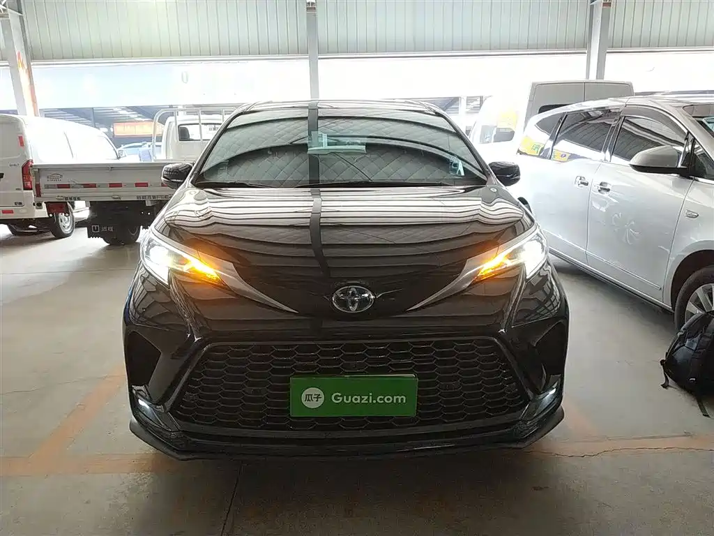 Toyota Granvia 2023 2.5L Hybrid Prestige PLUS Edition фото 3