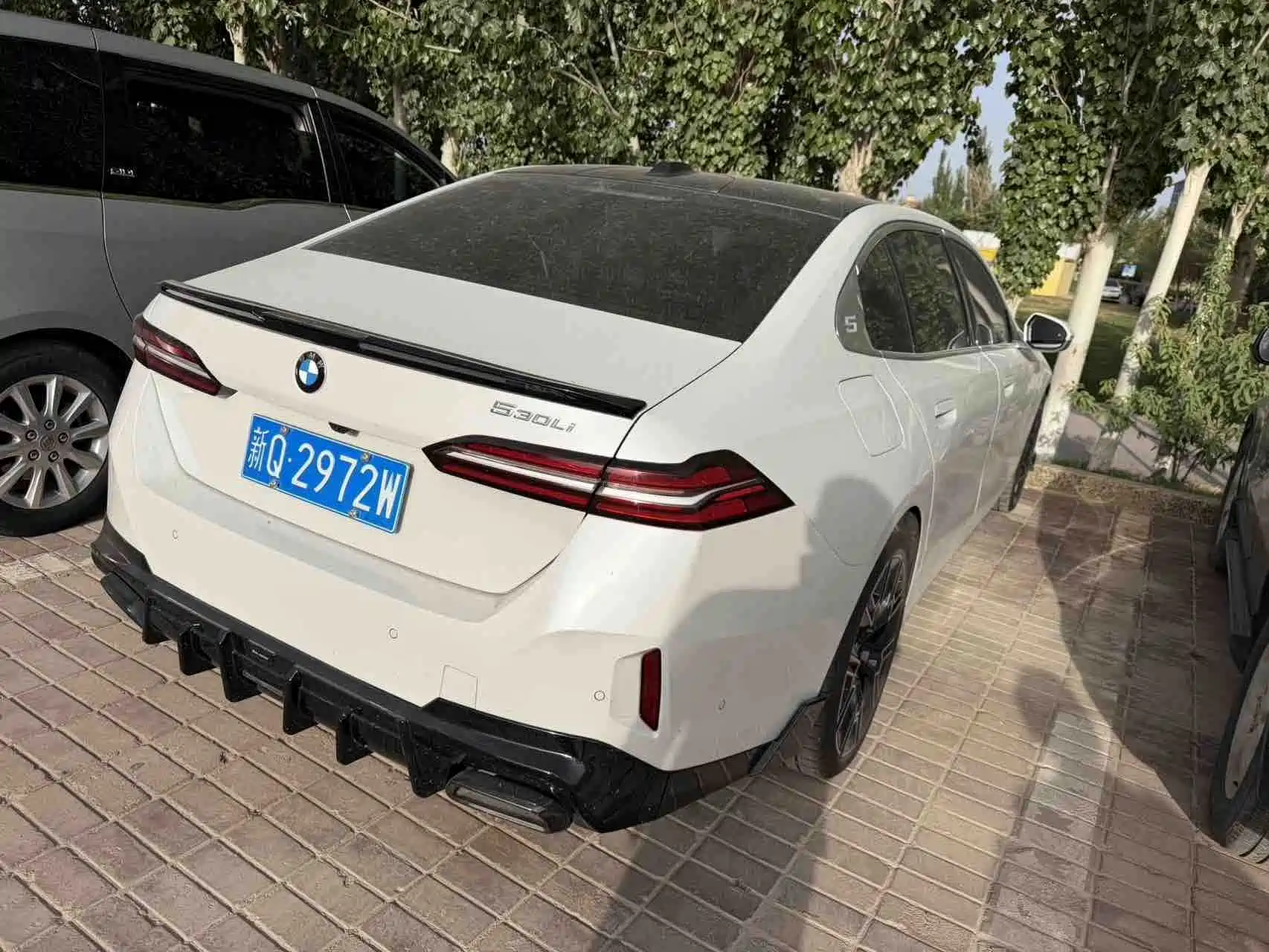 Photo 4 - BMW 5 Series
