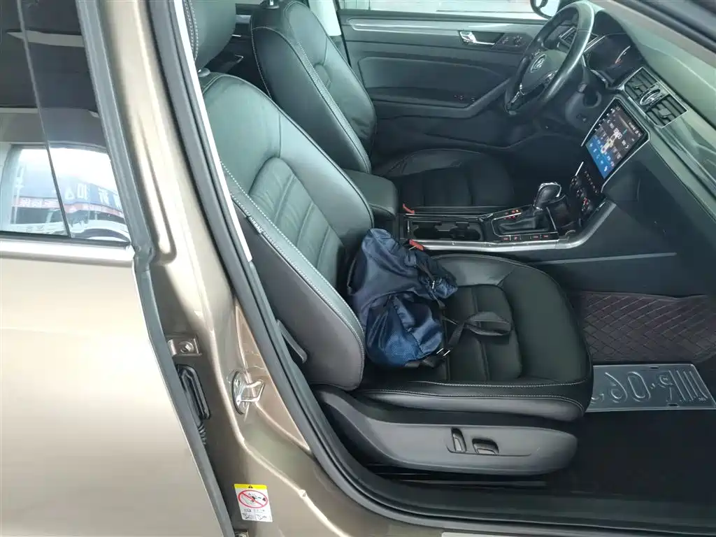 Volkswagen Passat 2017 330TSI DSG Prestige фото 25