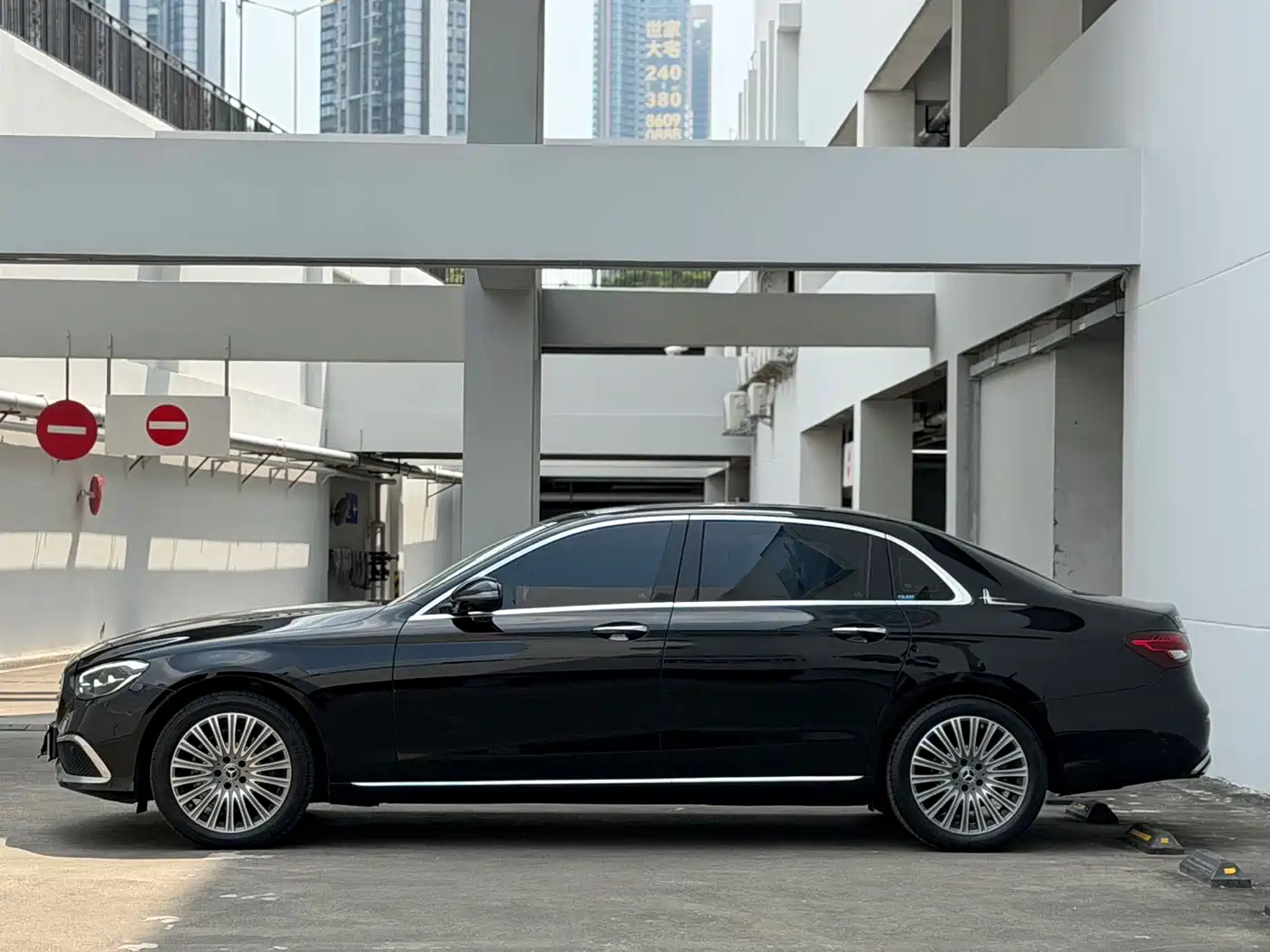 MERCEDES-BENZ E CLASS