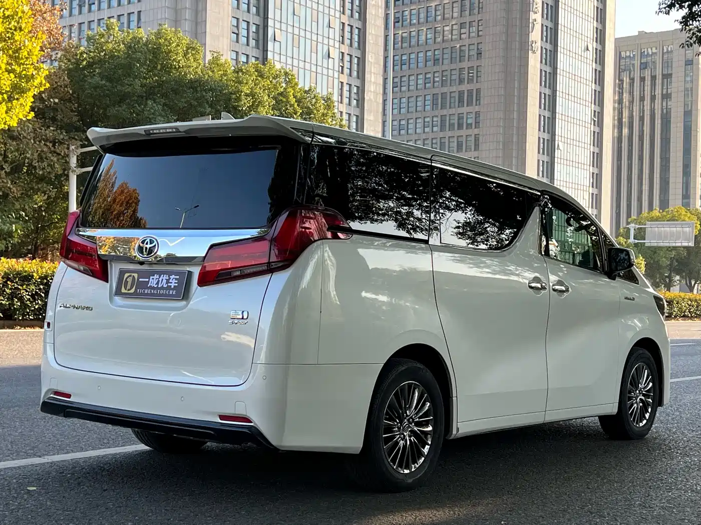 Toyota Alphard 2021 Hybrid 2.5L Luxury фото 5