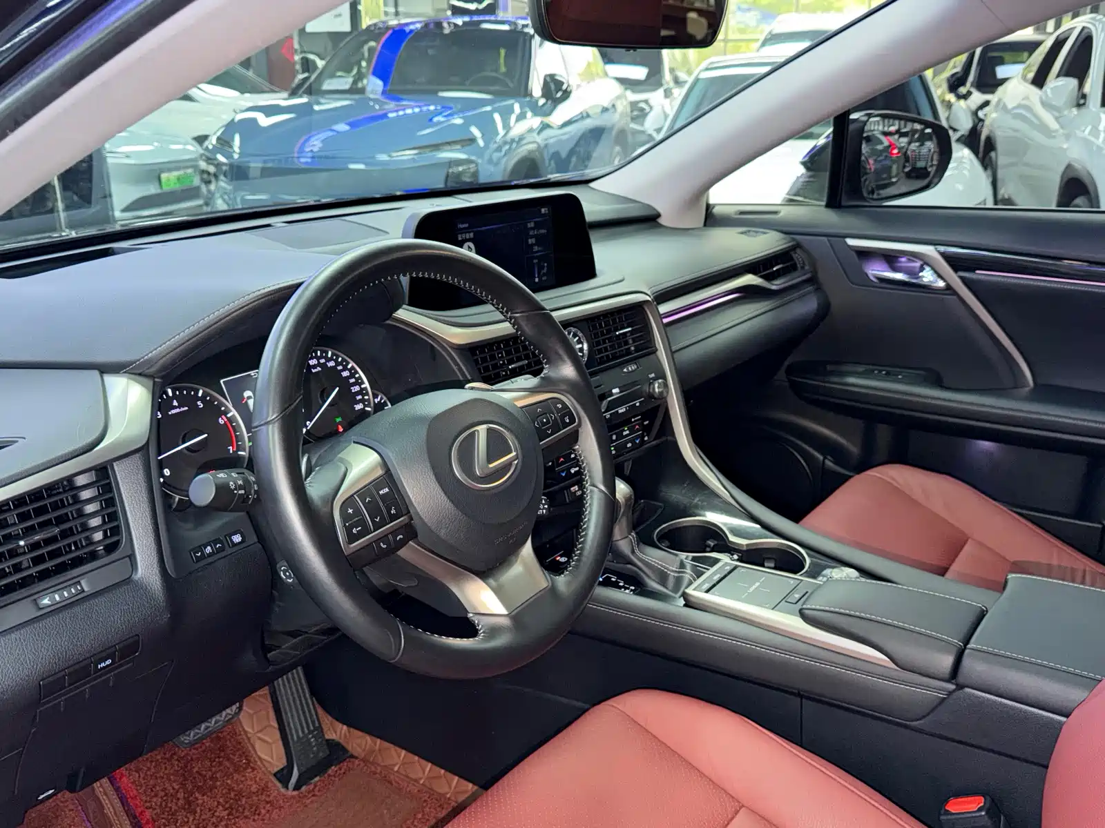 Фото 13 - Lexus RX