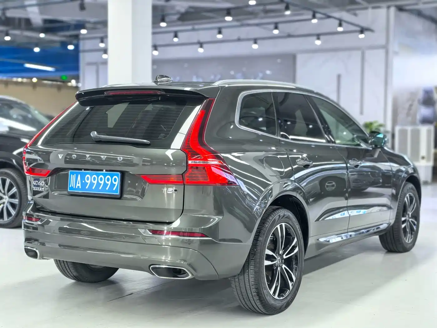 Фото 9 - Volvo XC60