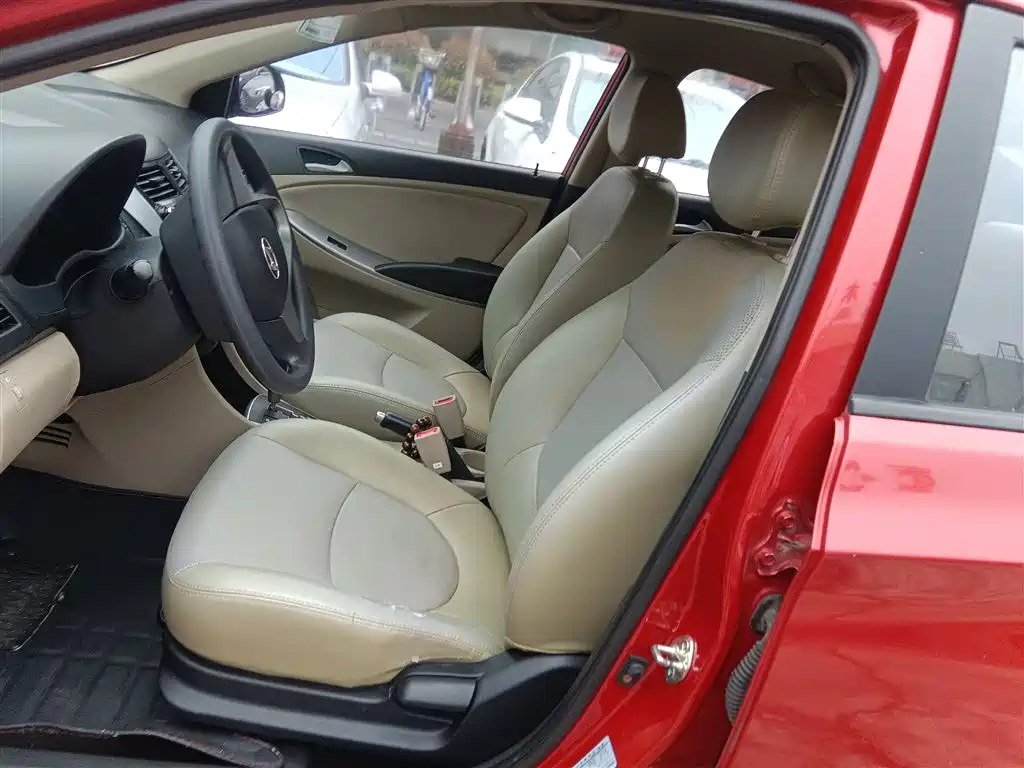 Hyundai Verna 2014 1.4L Automatic Smart GLS фото 11