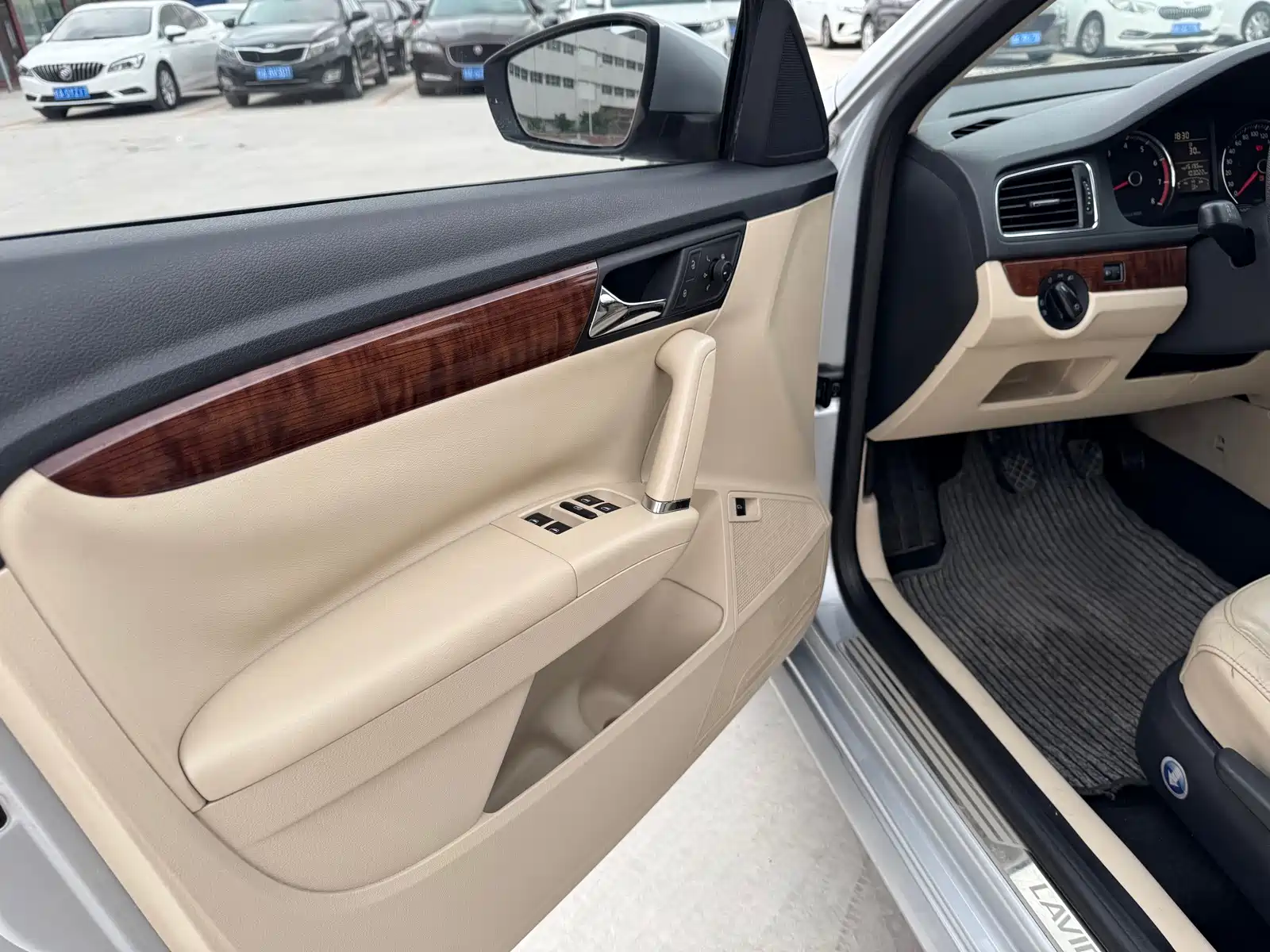 Photo 8 - Volkswagen Lavida