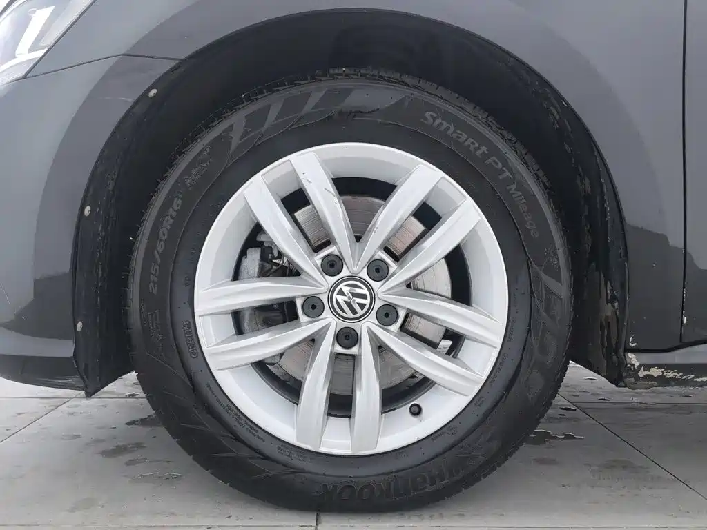 Фото 17 - Volkswagen Passat